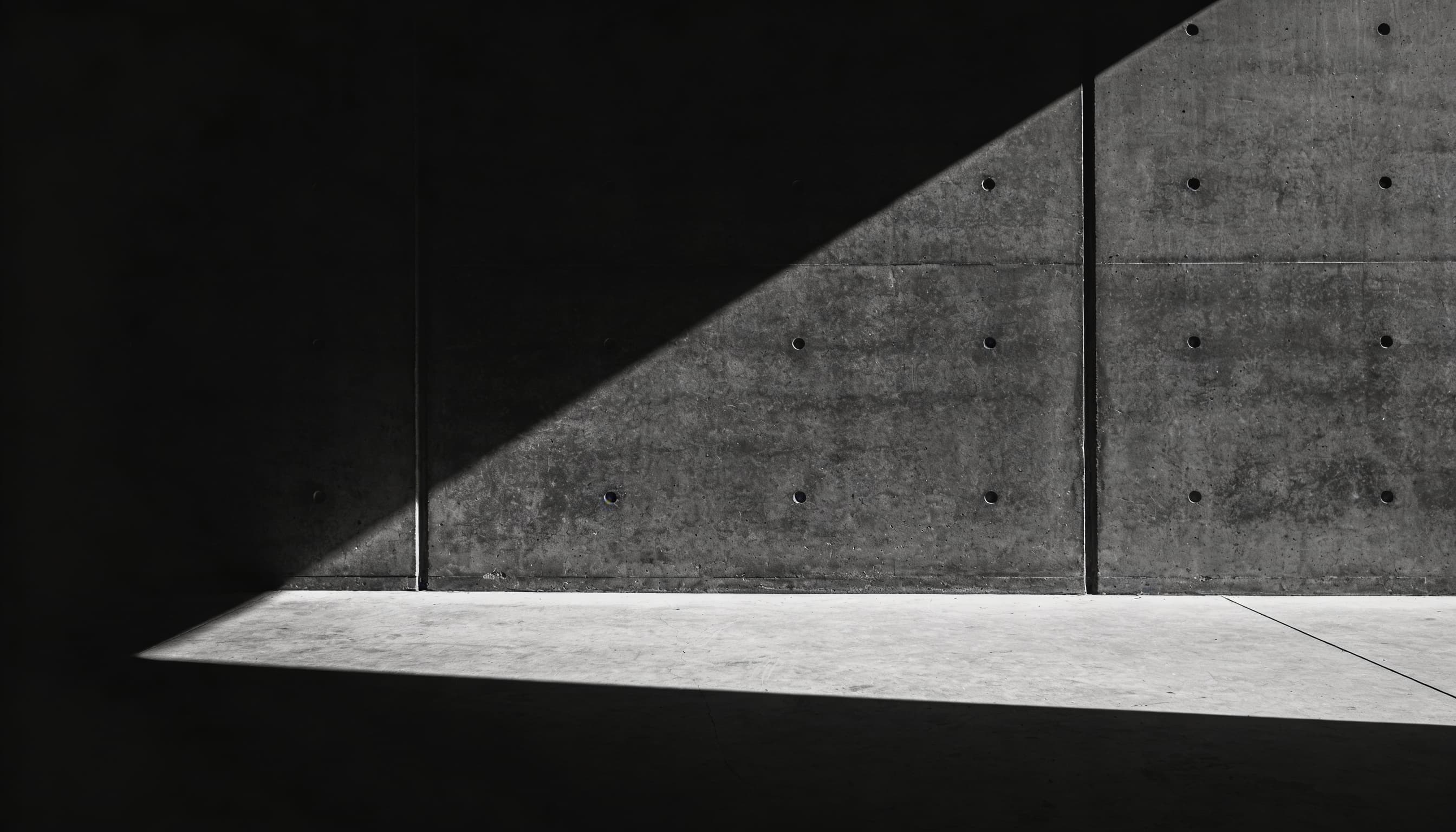 Arquitectura digital minimalista con estructura sólida y iluminación cenital